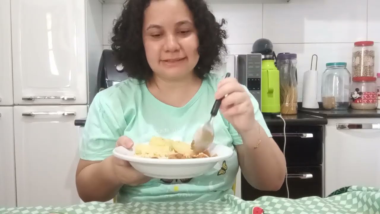 Vamos almoçar!!! Arroz, feijão batata cozida e charque 😋