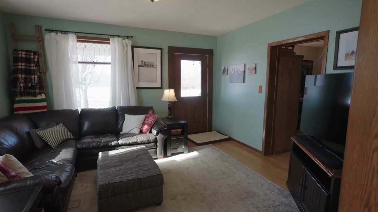 🏡Country home on 5 acres near Rice Lake, scenic trails, & Blue Hills
