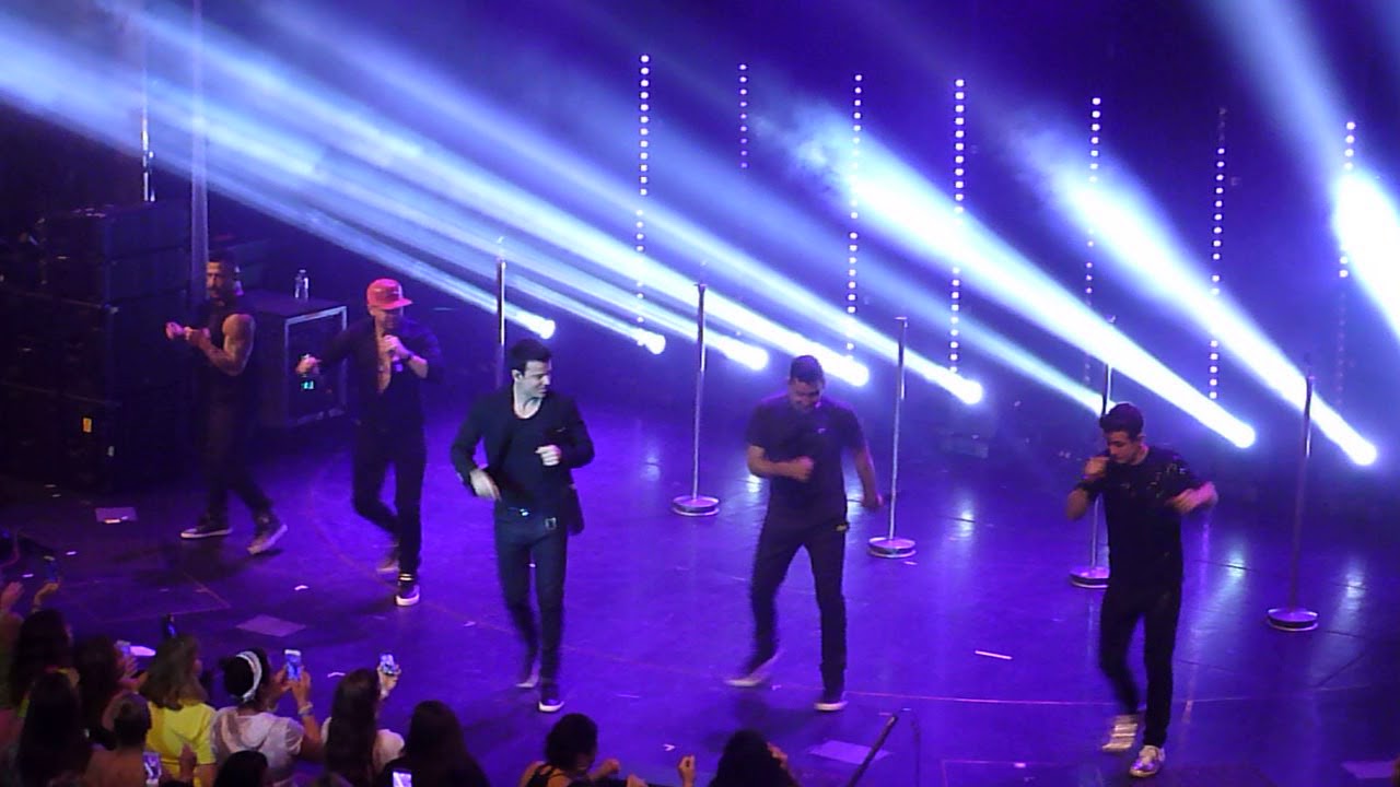 NKOTB Cruise 2017-Concert Group B-Throwing it back