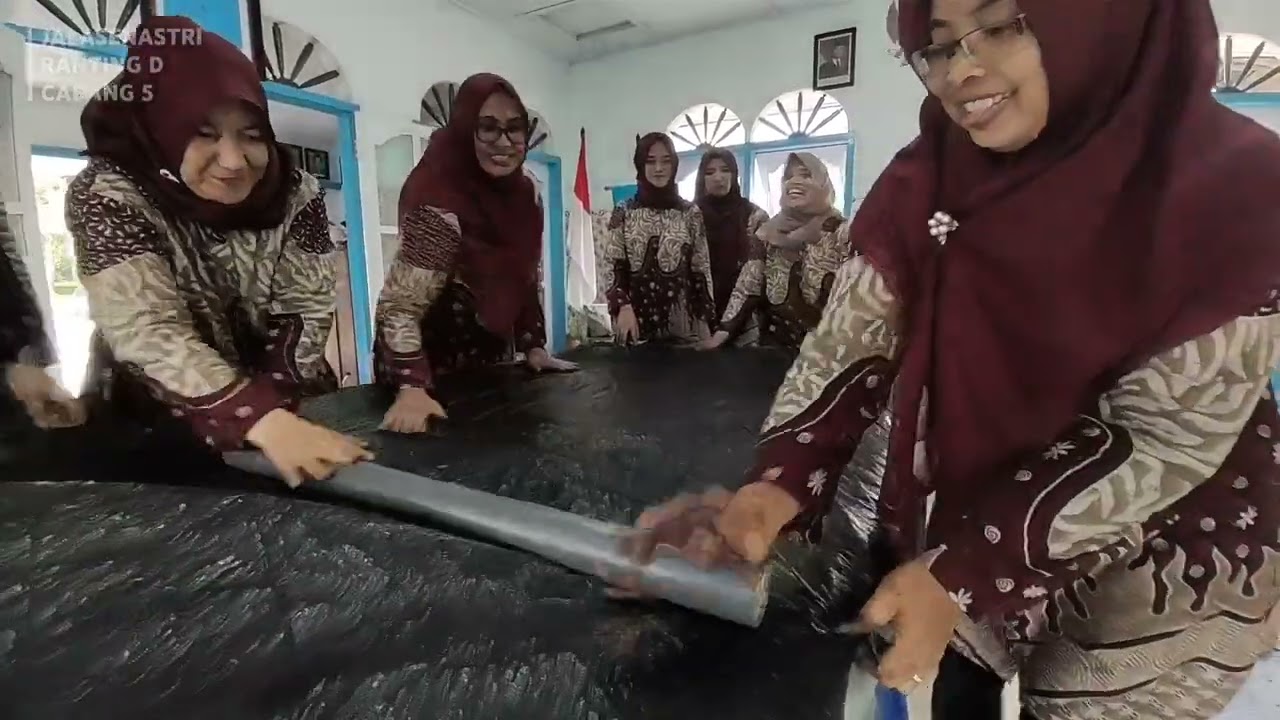 Kegiatan membuat batik Ecoprint bersama Ibu2 Ranting D Cab 5 PG Kormar ☺️☺️