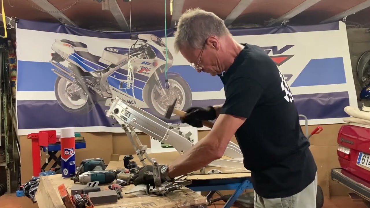 Empiezo con el freno trasero de la RGV | Parte 15: Restauración Suzuki RGV250