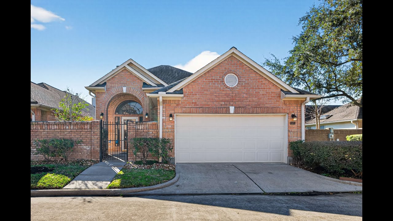 8023 Oakwood Hollow Hou, TX 77040 3 bedroom 2 bath Rental Patio Home in Gated Community $2,250/mo.