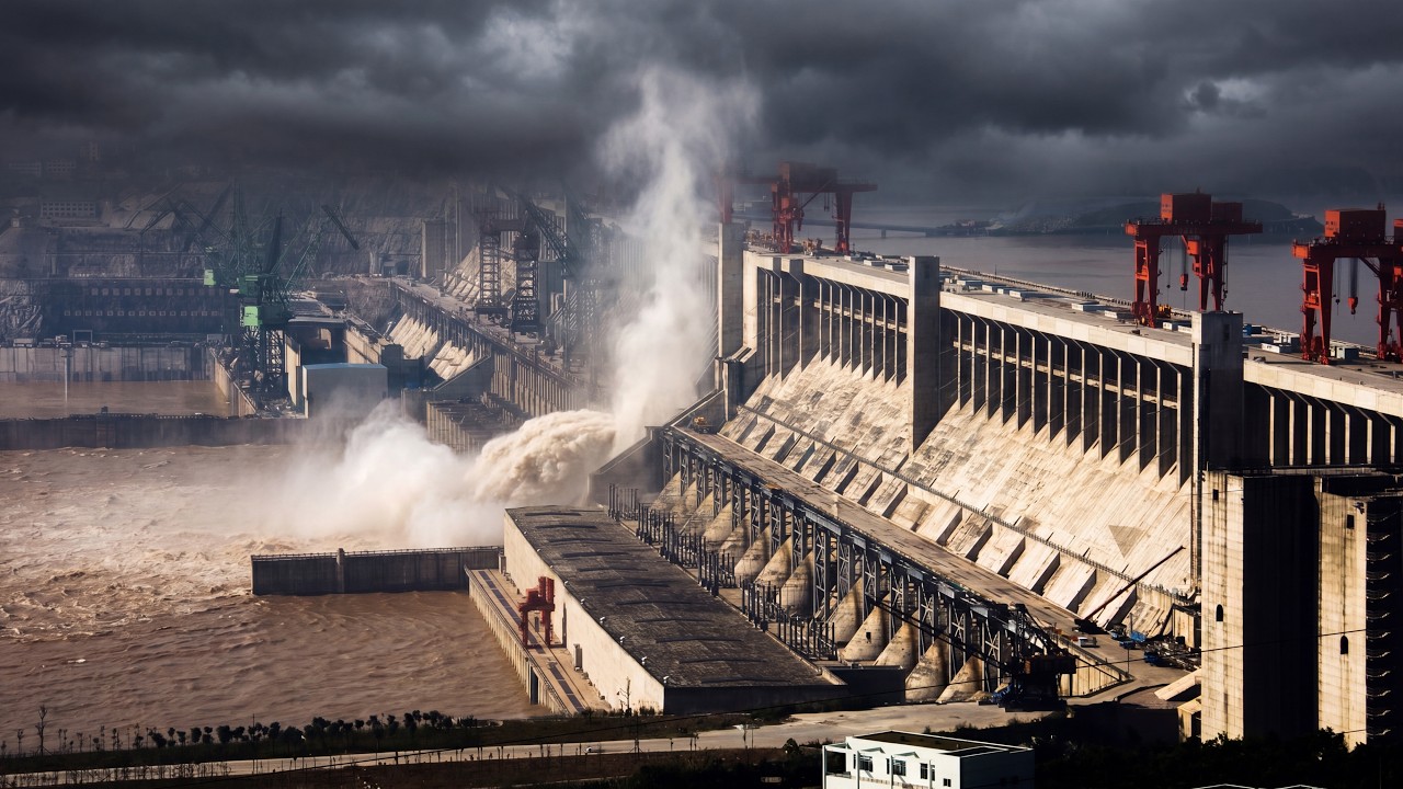 Three Gorges Dam: The World's MOST Dangerous Dam Is Falling Apart &mdash; And China Can't Stop It!