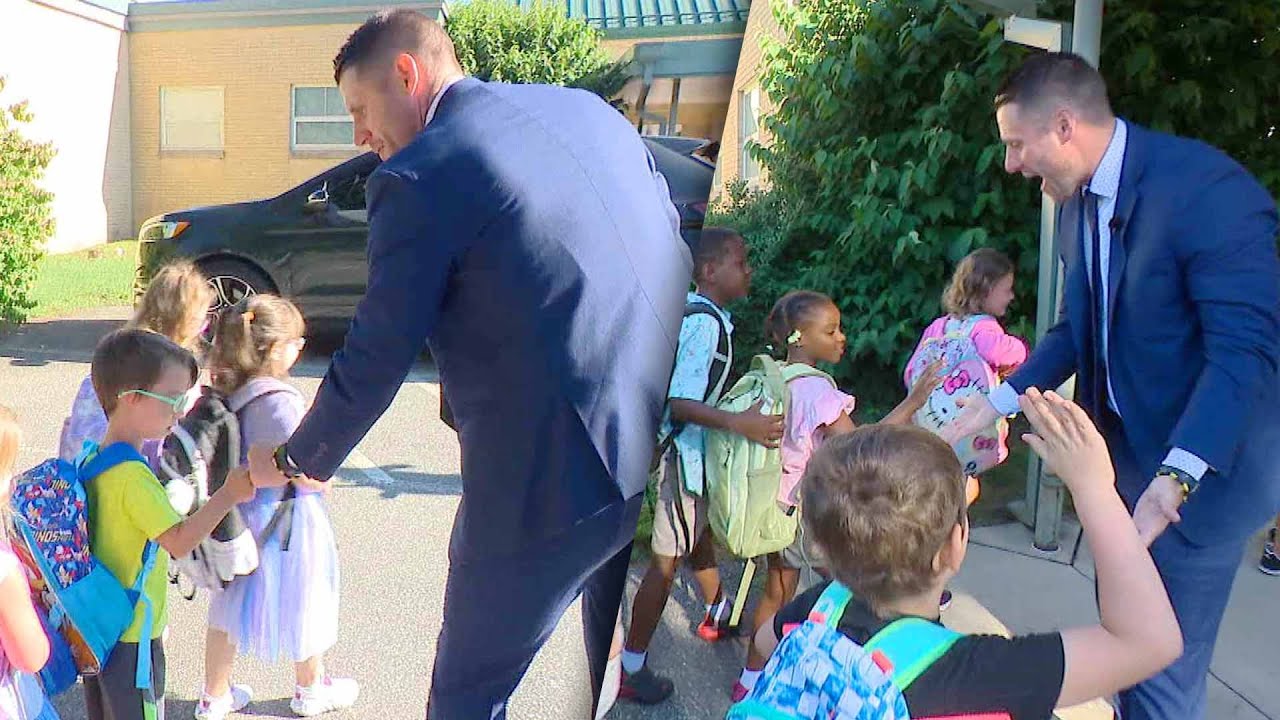 'Most Popular Principal' Greets Kids for 1st Day of School