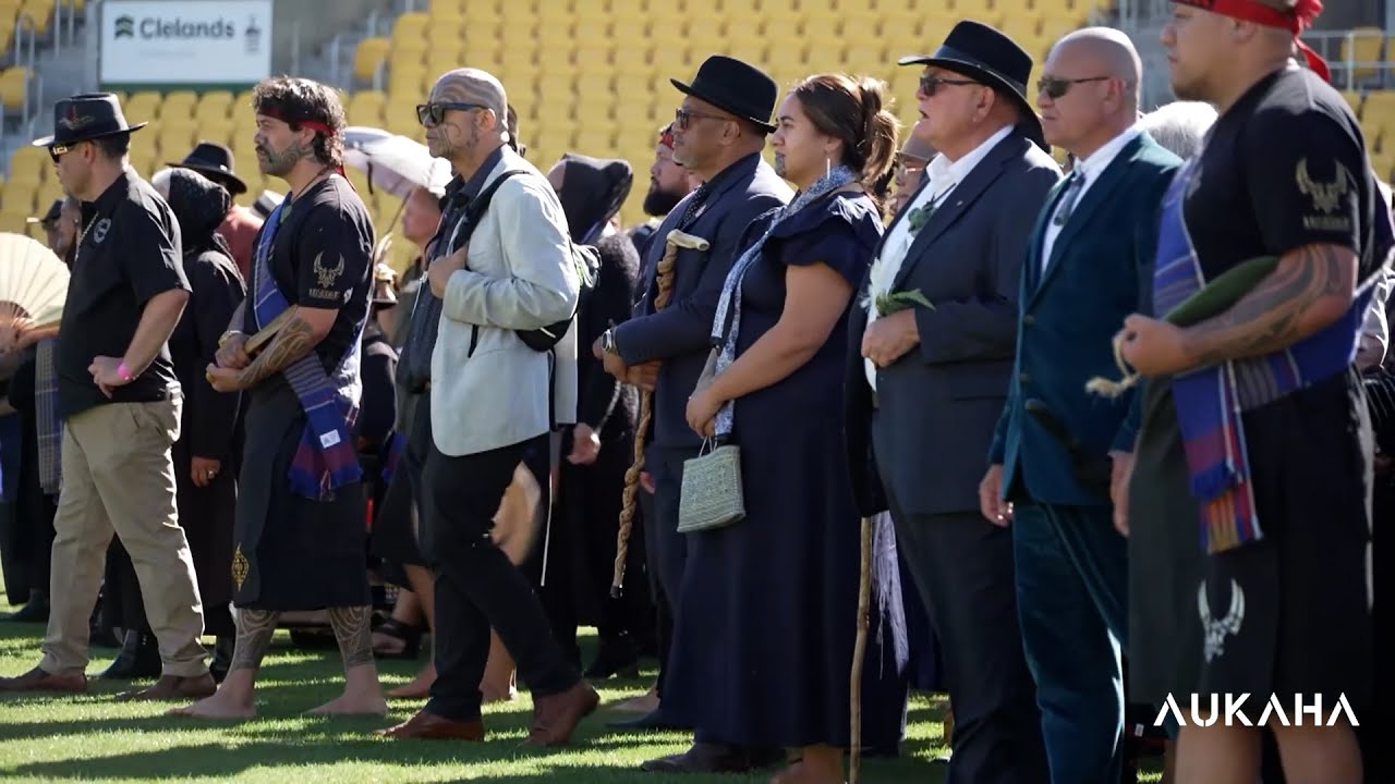 Te Arikinui Kuini Nga wai hono i te po leads the motu onto Māratahu Huakai