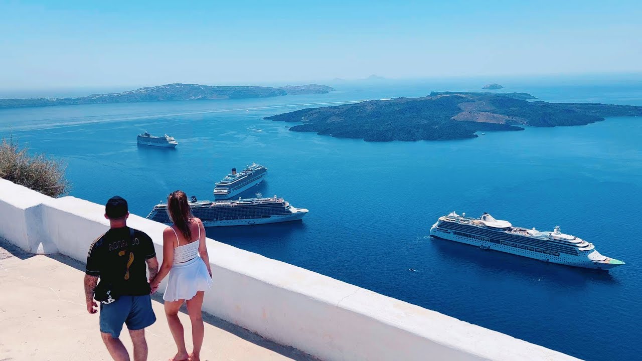 Is Firostefani Better than O&iacute;a in Santorini?