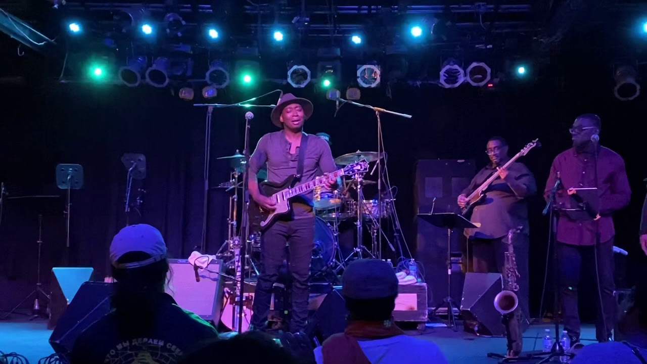 Isaiah Sharkey — Come (live in Chicago 09/27/19)