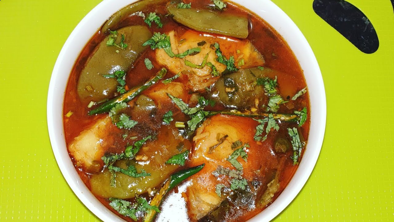 Uri Mirka Fish Curry Recipe | flat beans with fish by Luxurious Cooking