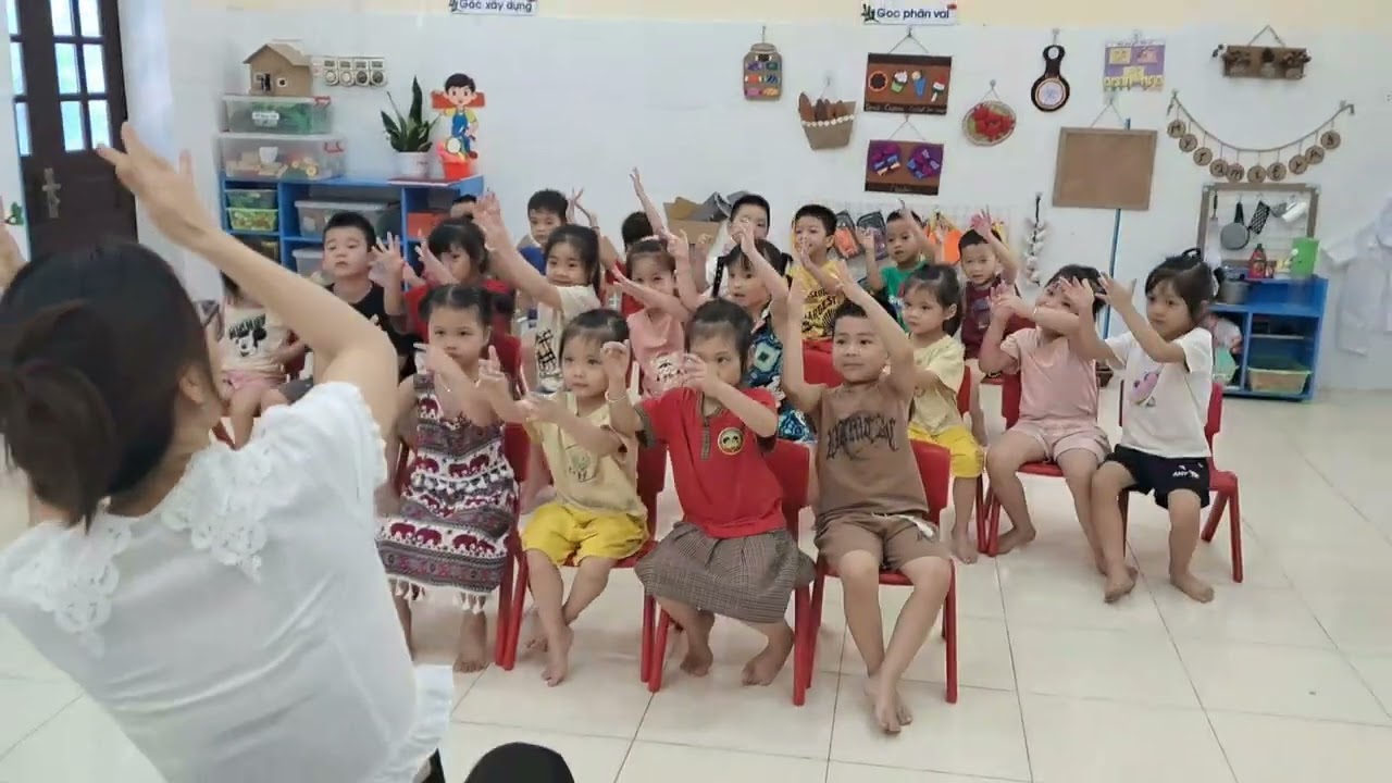 Vũ điệu đập muỗi của các bạn nhỏ lớp a5. 2023. 2024