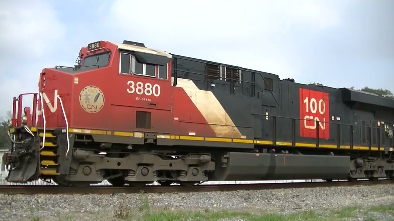 CN C739 passes through Garyville, LA