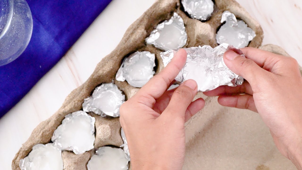 How to Make Ice Cubes Without a Tray