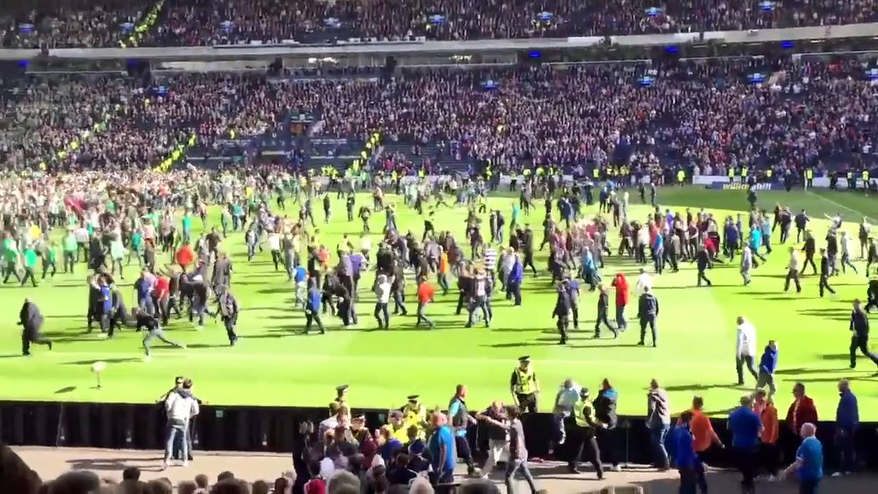 Rangers vs Hibs pitch invasion