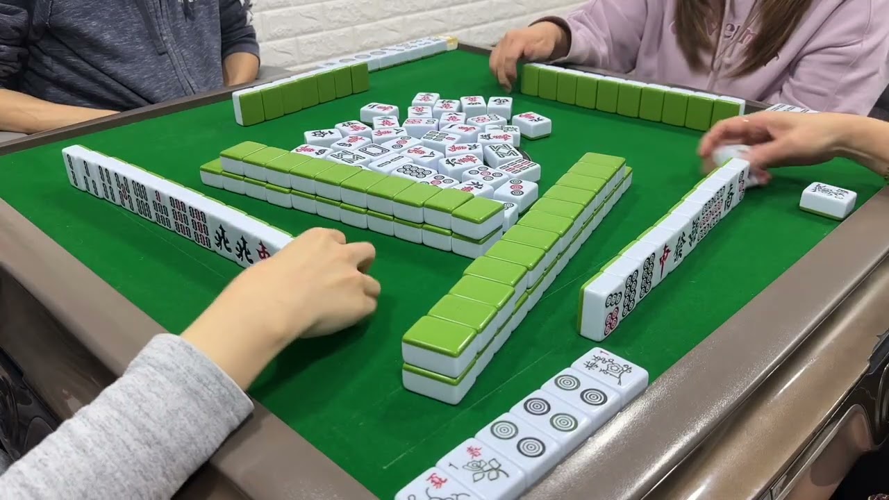 Mahjong269. 廣東牌10番512有花🀄️衝鋒隊局四回之四：即使食唔出咩大牌，睇住￼大家互相扣對方啲牌又幾好睇。