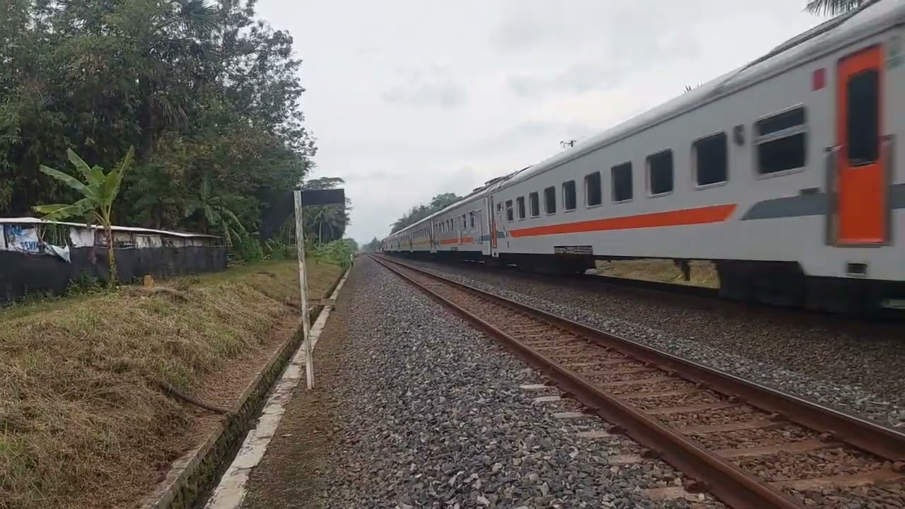 KA Joglosemarkerto menggunakan loko WNB