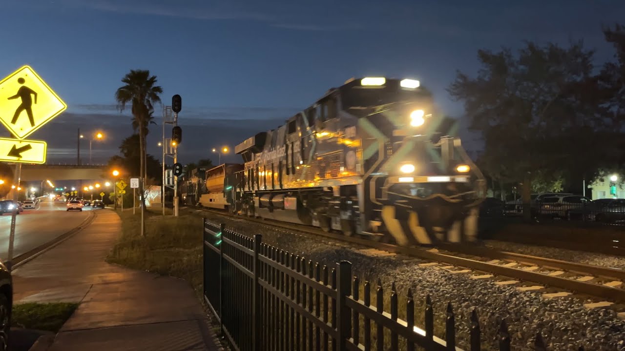 FEC TRAIN 105 @ MP 260.9 @ 6:09pm 12/30/25