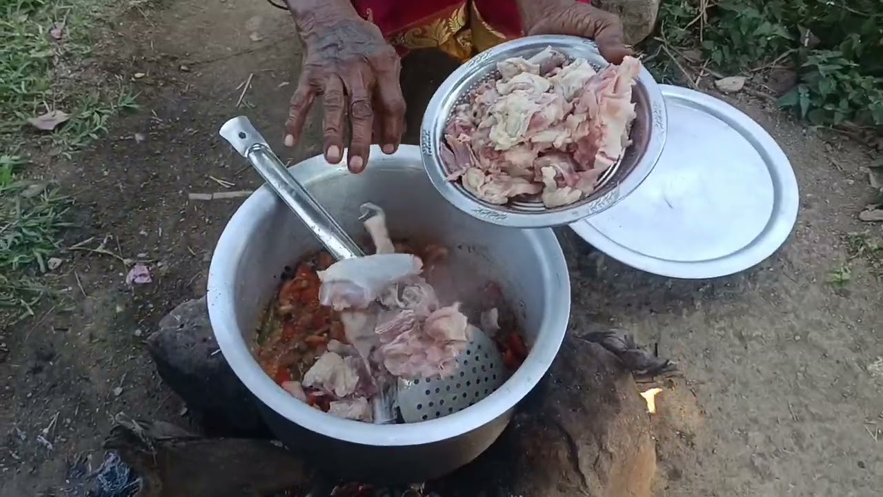 “வயல்வெளியில் பாட்டி கைமணத்தில் செய்த சுவையான பிரியாணி 😋”#VayalveliSamayal#PattiCooking#shorts