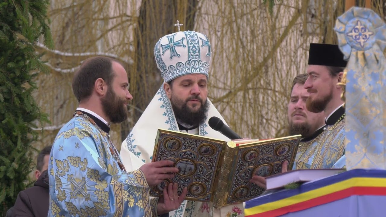 SLUJBA DE BOBOTEAZĂ LA COMĂNEȘTI A FOST OFICIATĂ DE IPS TEOFIL TROTUȘANU