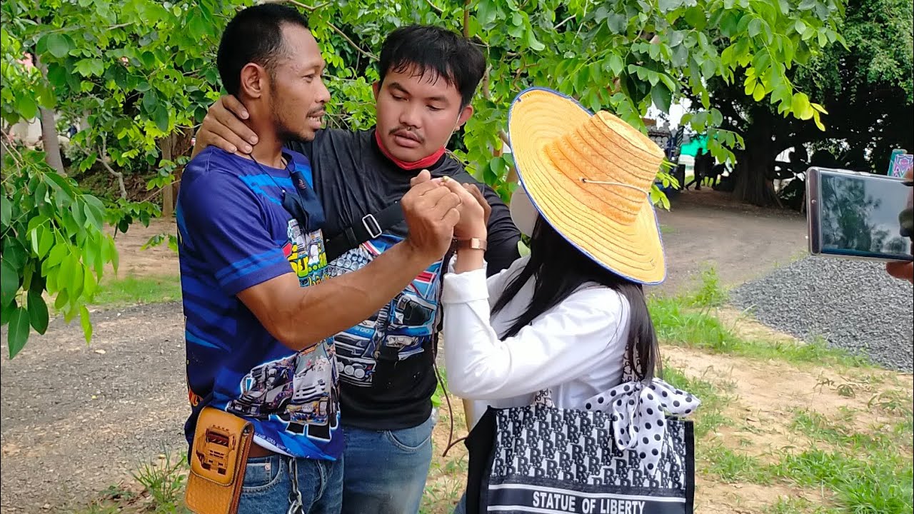 นี่มันเกิดอะไรขึ้นระหว่างช่างเอี๋ยวกับเจ้จ๊า ถึงได้มีเหตุการณ์แบบนี้