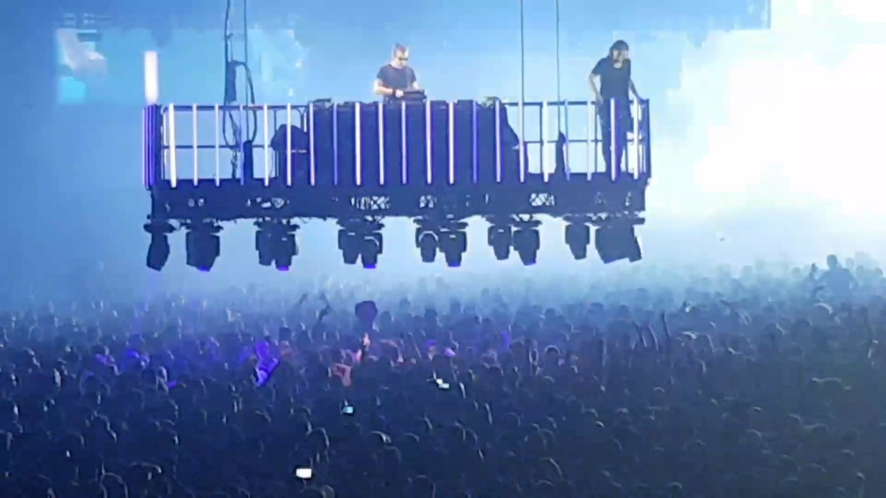 Dimitri Vegas & Like Mike: Bringing the Madness - Antwerp 16.12.16 - Game of Thrones & retro set