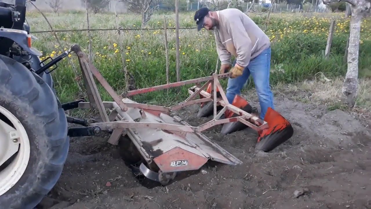 Preparar terreno para cultivar 3º passo Fresar e abrir regos