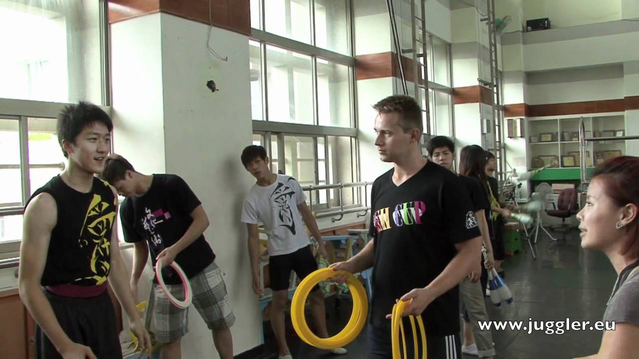 Juggling Workshop - Niels Duinker teaches juggling at the national circus school in Taiwan