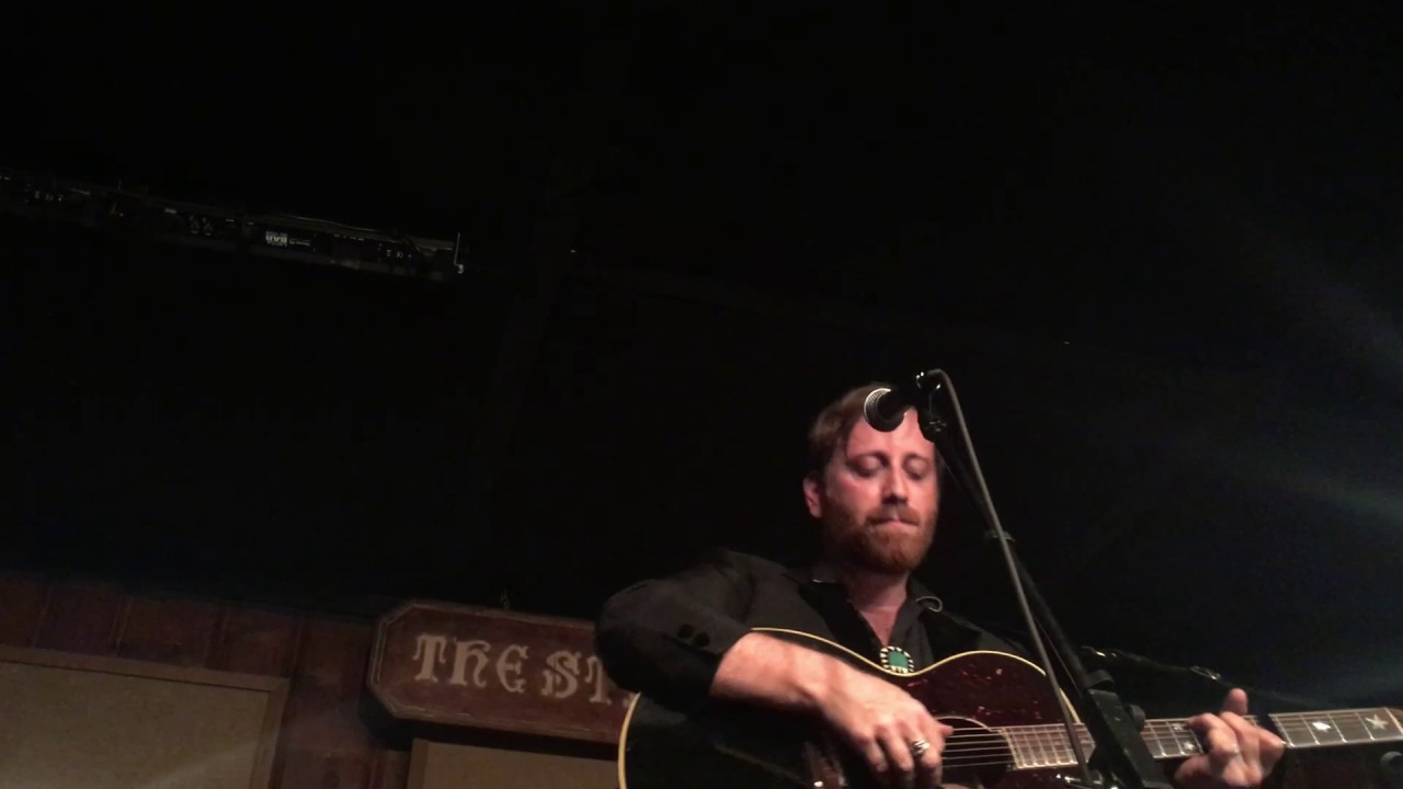 Dan Auerbach playing 