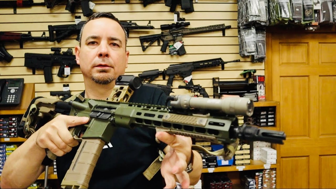 Ваш AR 15 — единственные аксессуары, которые вам нужны.