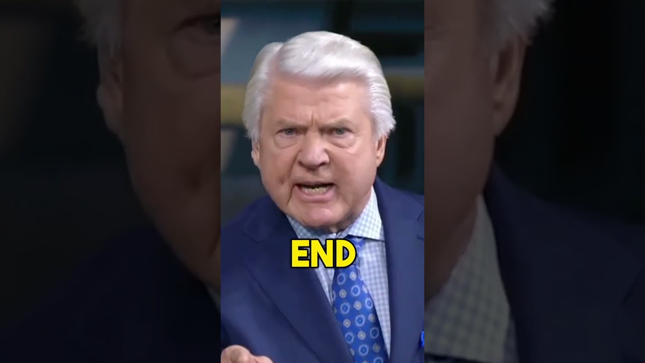 Jimmy Johnson sends a message to the Cowboys during Halftime 😤 #Dallas #Cowboys #NFL