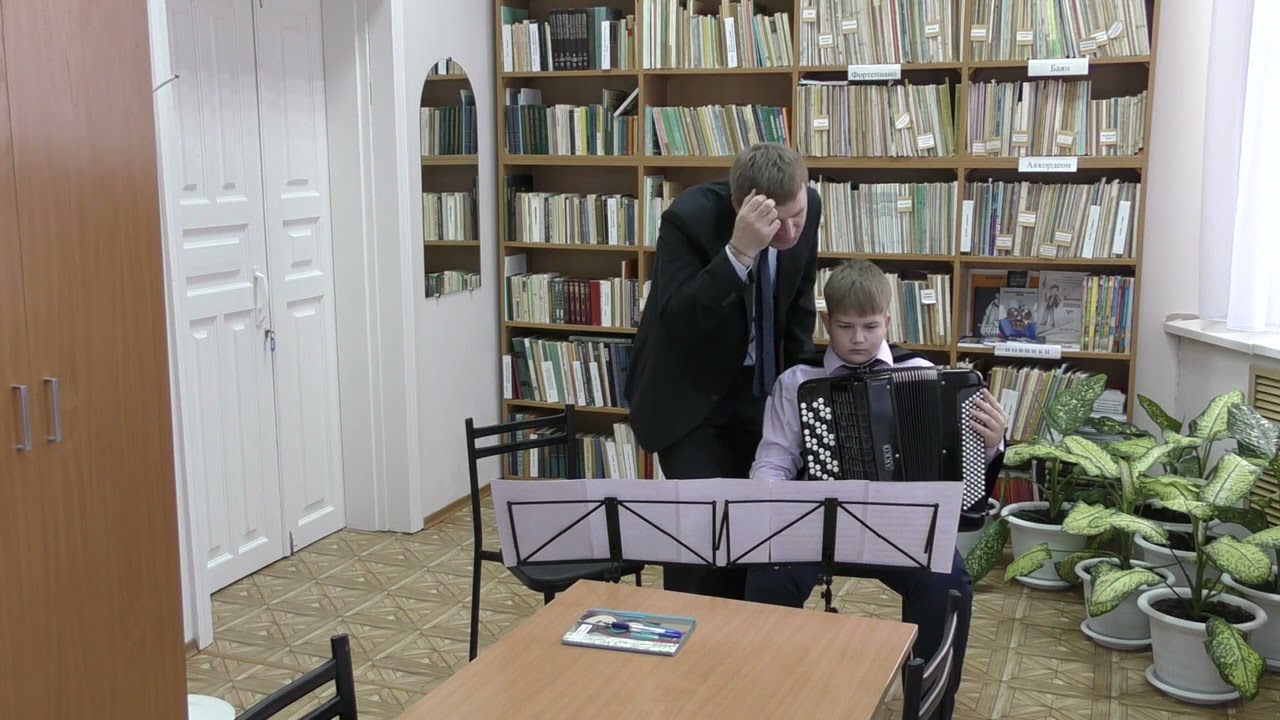 Власенко Петр Тихонович. Работа над крупной формой в классе баяна