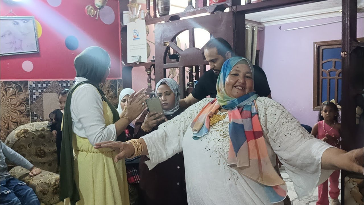 شوف الام لما تبقى فرحانه في فرح ابنها ماما نوال خربتها على الاخر 😂😂😂😂😂😂💃💃💃