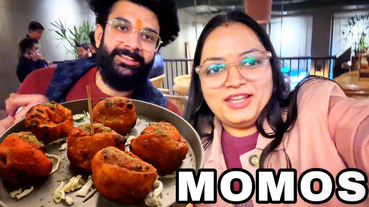 Papaji ke Birthday par khane gaye Special MOMOS !! 🌶️🌶️