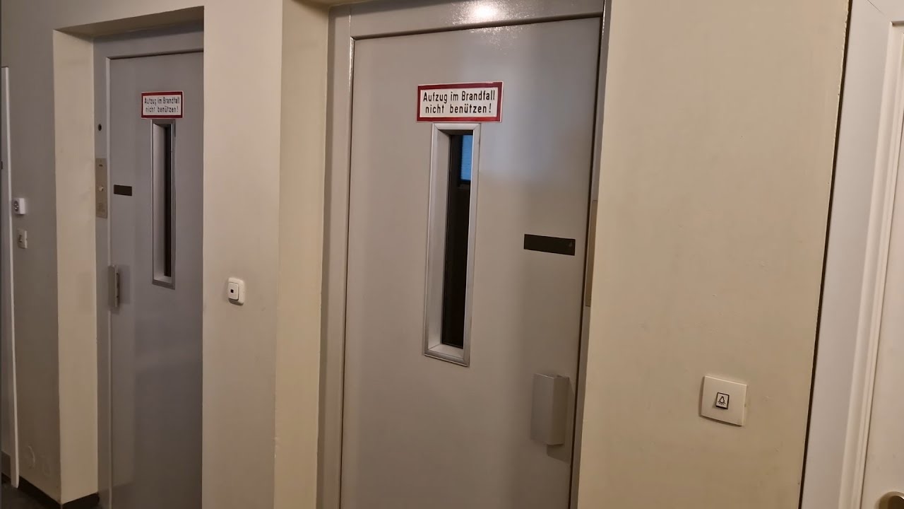 Großer schöner unbekannter alter Aufzug mod. von Otis (Nice big unknown lift mod. by Otis)