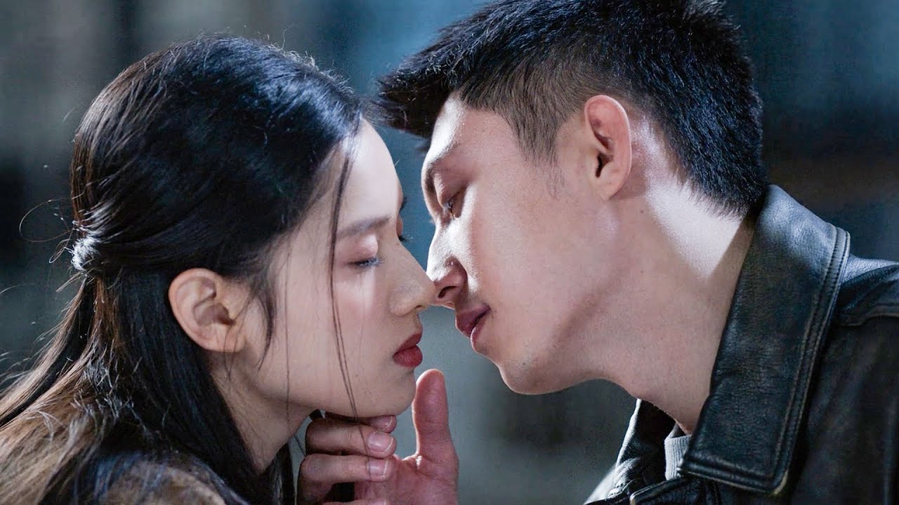 Cinderella accidentally revealed her feelings, and the CEO couldn't help but kiss her!