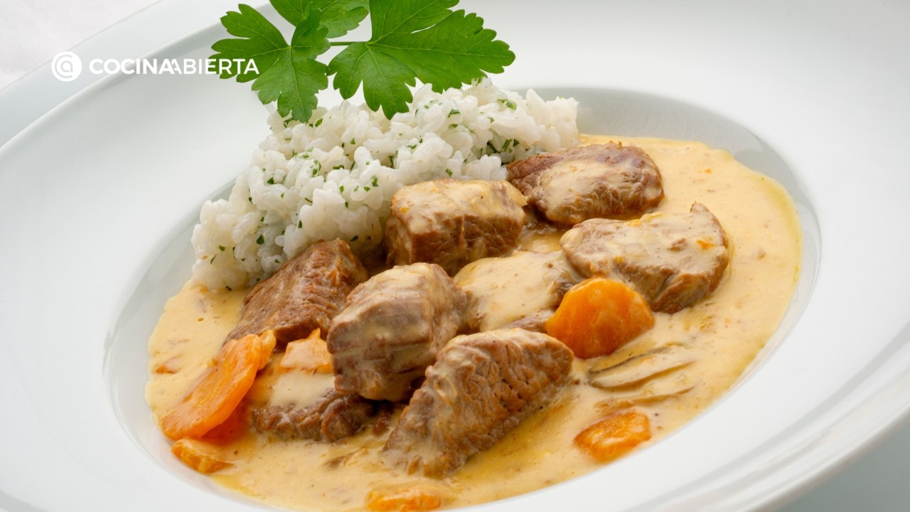 Blanqueta de ternera francesa | Receta f&aacute;cil de Karlos Argui&ntilde;ano
