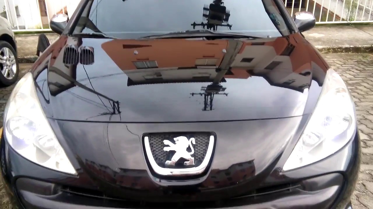 Troca da lâmpada da lanterna de led do Peugeot  207