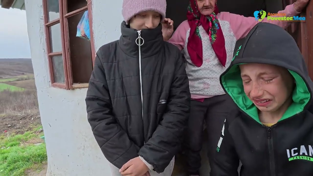 Copii rămași fără părinți, crescuți cu multe greutăți