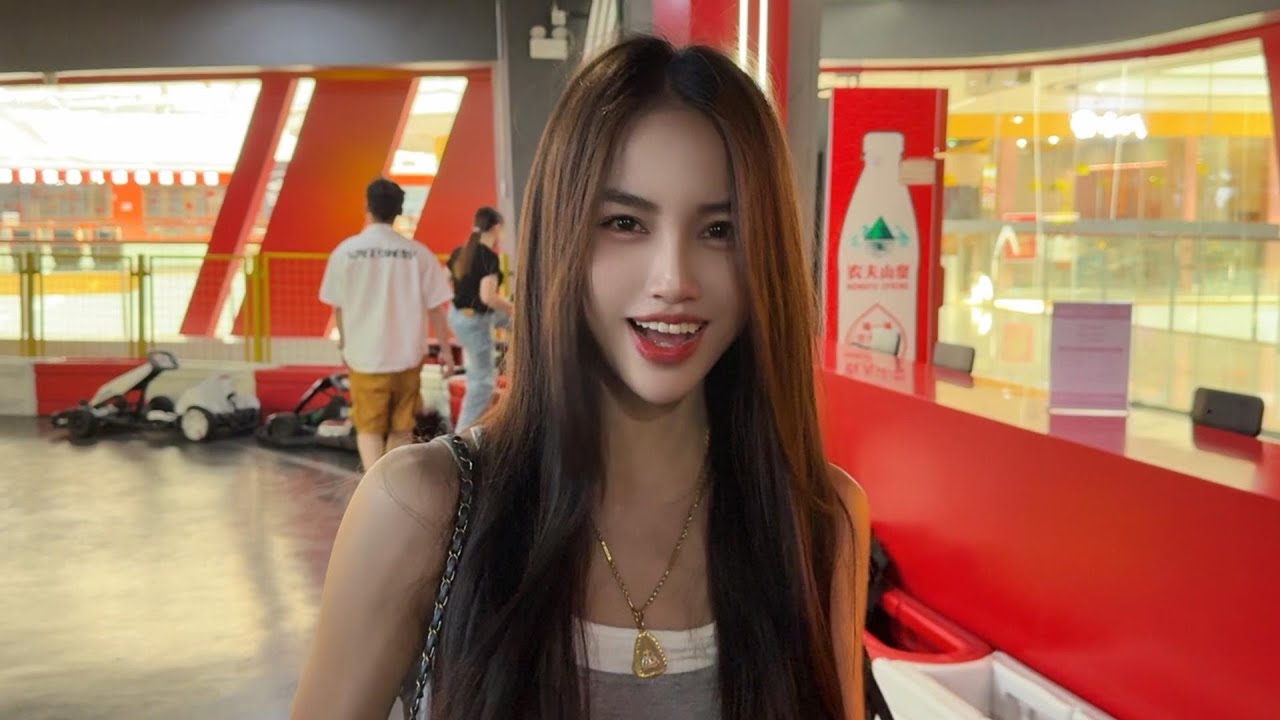 带老我姑娘阿兰来中国版纳旅游，结果自己扛不住了 #老挝美女 #老挝