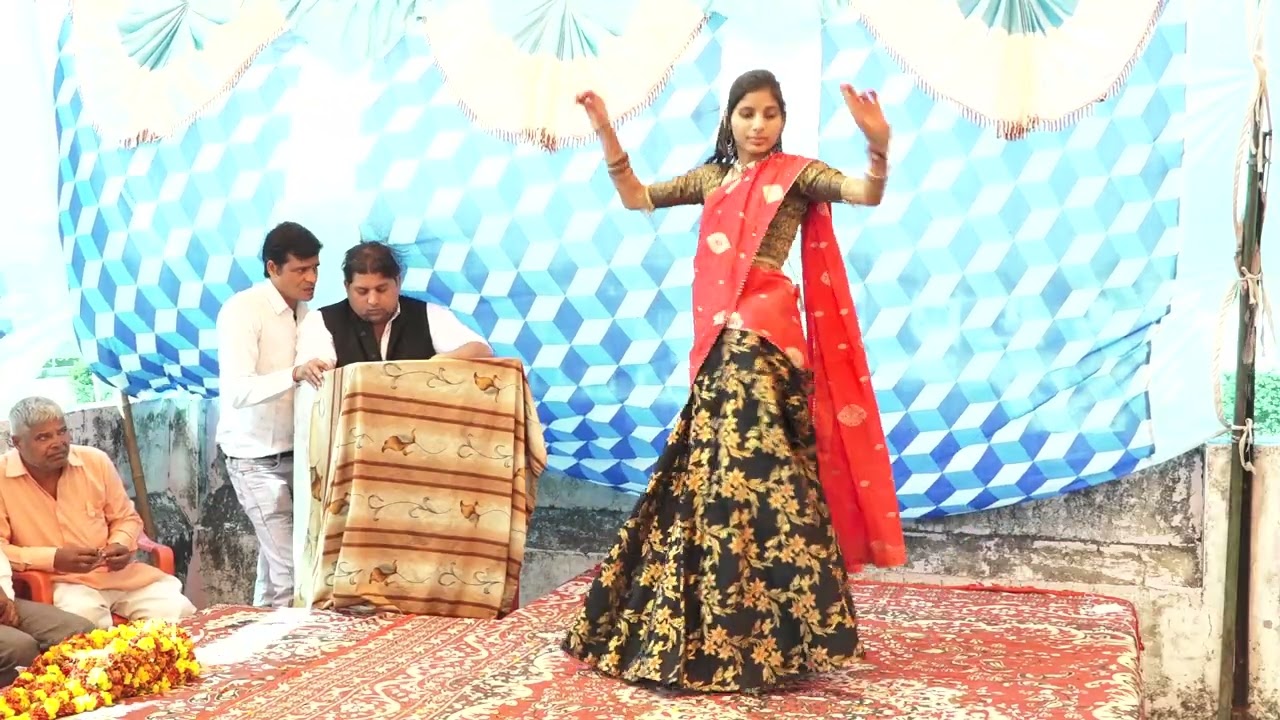 Arti class 9 dance performance Vivekanand School Nadbai 