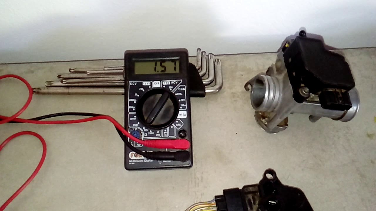 Testando sensor IAT ( sensor de temperatura de ar admitido no coletor de admissão) com multímetro