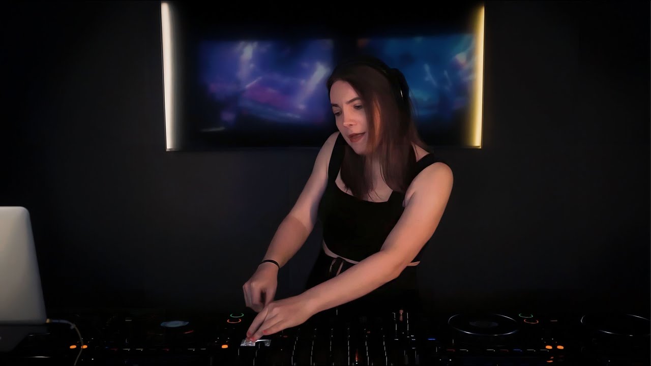 biskuwi - Melodic Techno Mix 🎶 (Incl. Running Up That Hill Remix)