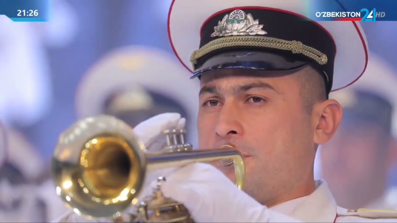 Выступление Центрального военного оркестра МОРУ.  Дирижёр: подполковник Бахтиёр Саитжанов