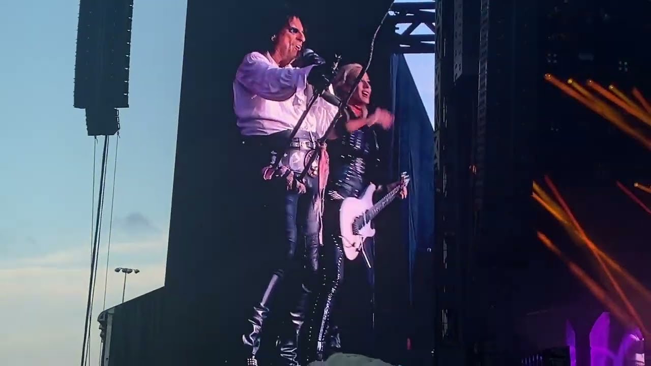 Alice Cooper - I'm Eighteen (WIth Nita Strauss) Live @ Welcome To Rockville 2023