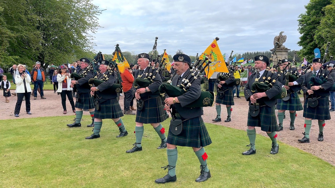 Gordon Highlanders Drums & Pipes march in playing Glendaruel Highlanders at 2023 Gordon Castle Games