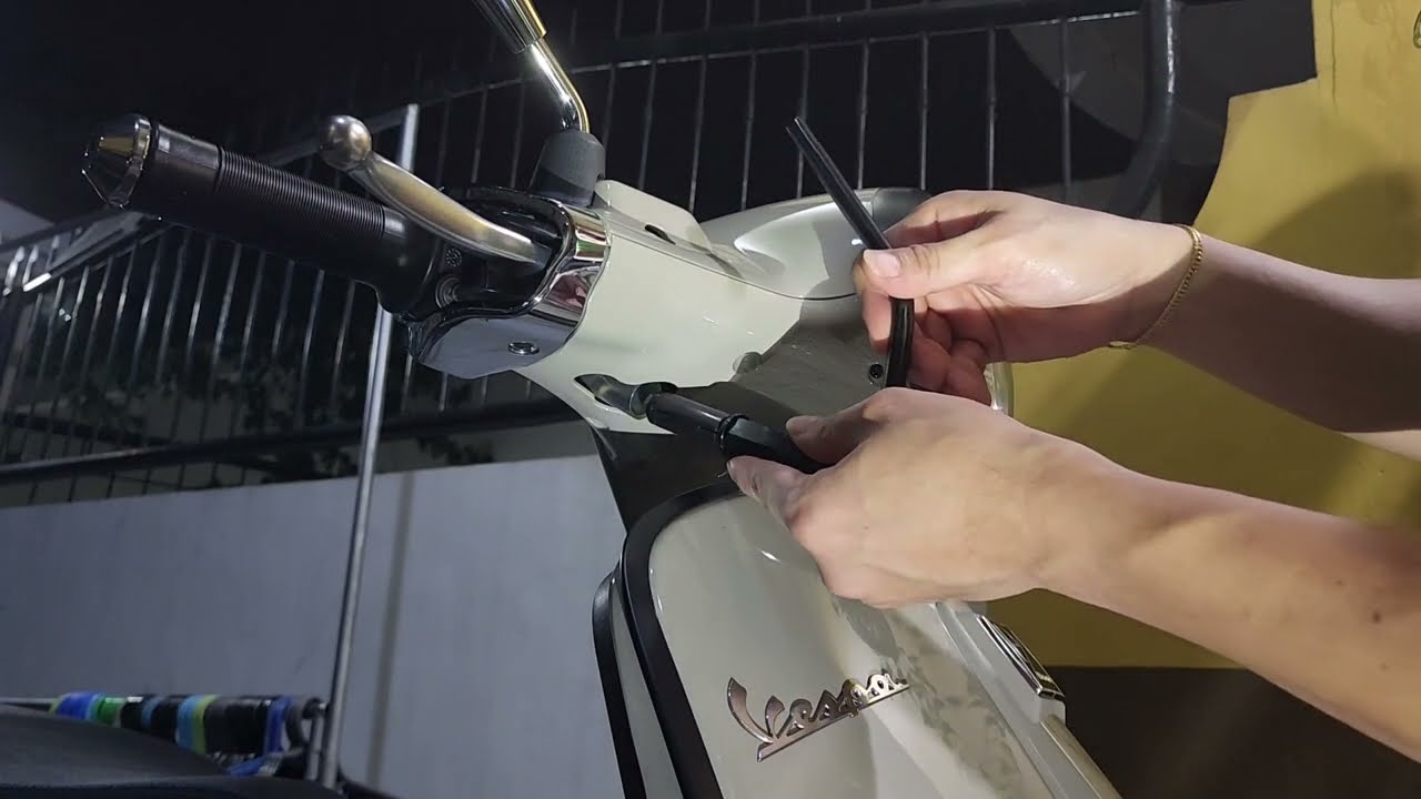 Vespa windshield DIY installation