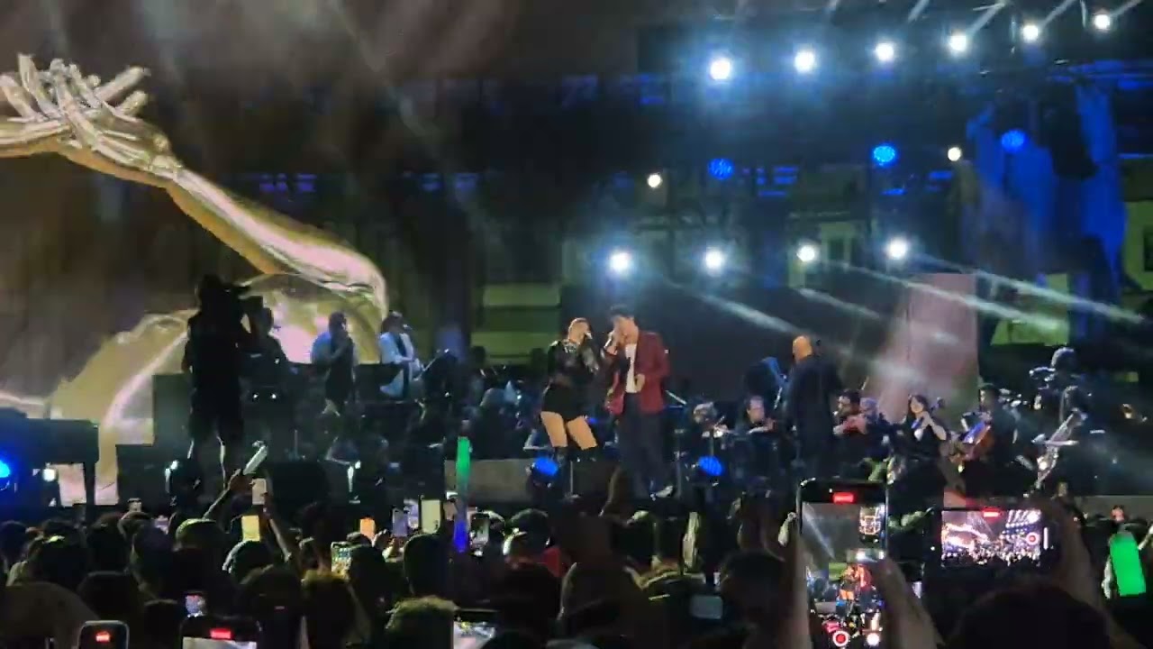 Tananai bacia Annalisa! Annalisa e Tananai Storie Brevi Napoli RadioItalia Live #Annalisa #tananani