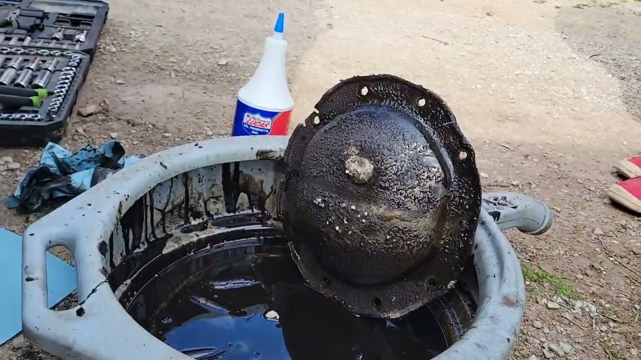 03 Chevy Suburban/Tahoe rear differential leaking/service
