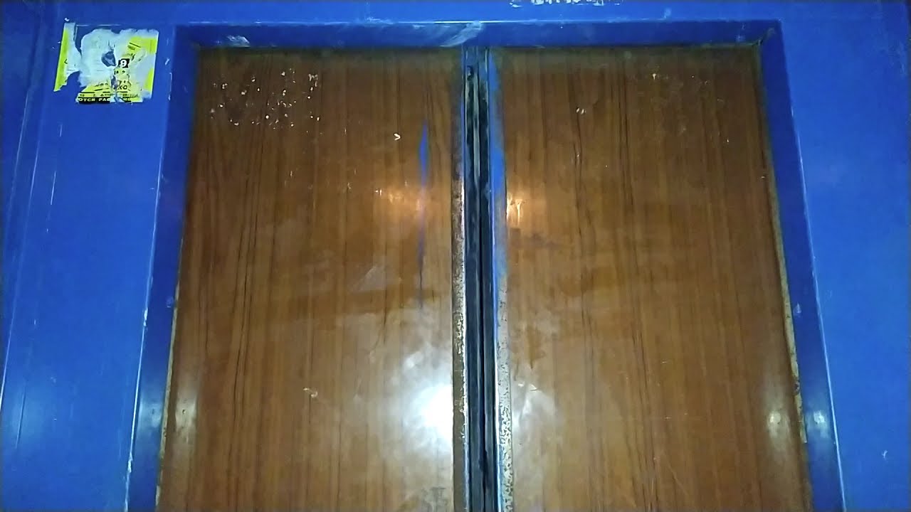 Elevator from 1972! Лифт (Строммашина-1972 г.в); V=0,65 м/с; г/п 350 кг (Хользунова 31 п.2; Воронеж)