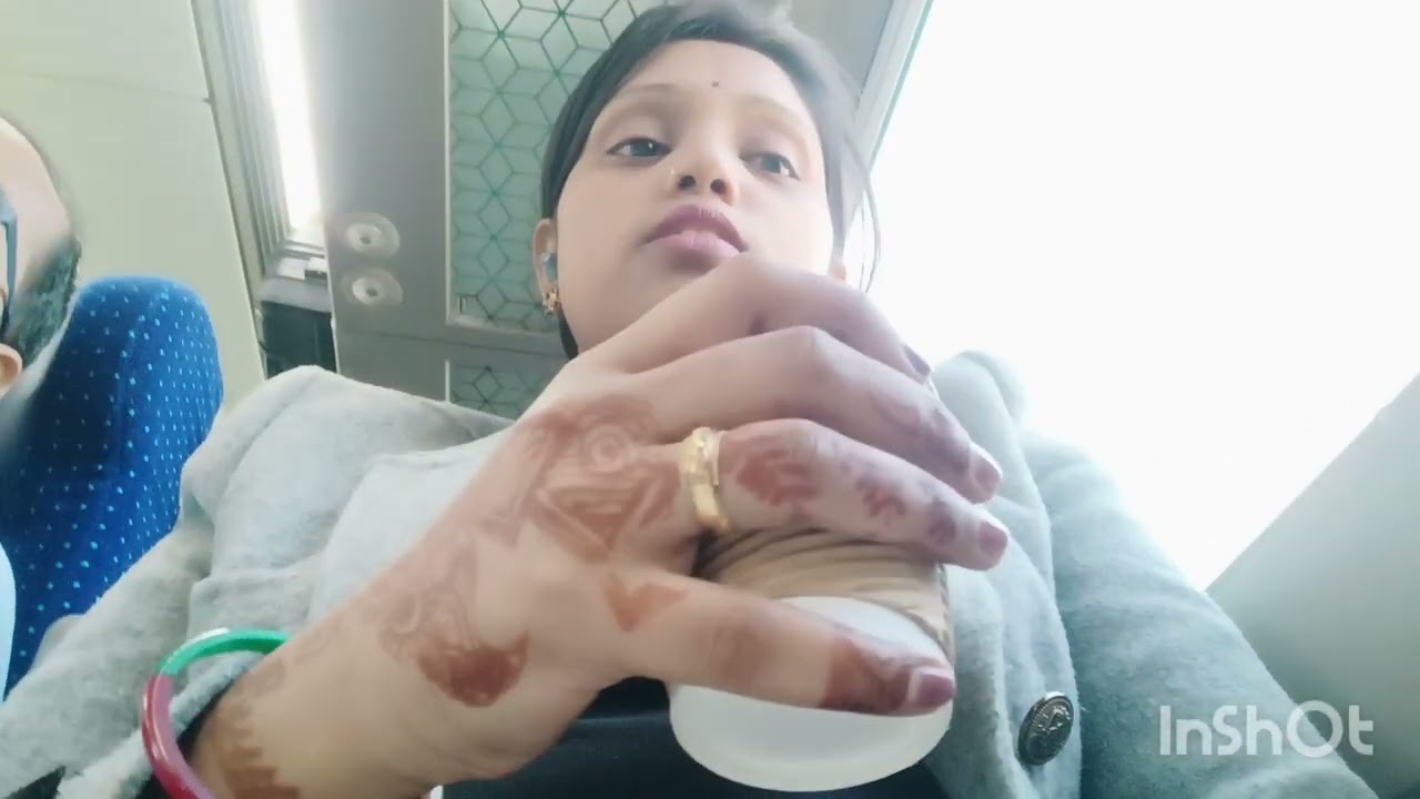 Kha chale hm apni anniversary celebrate krne 🎉🎉 aapko bhi mja aaega