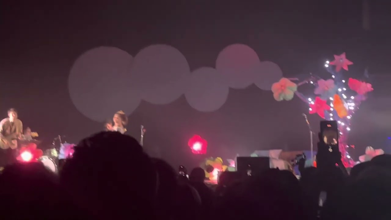 Pink + White (LIVE) - Remi Wolf