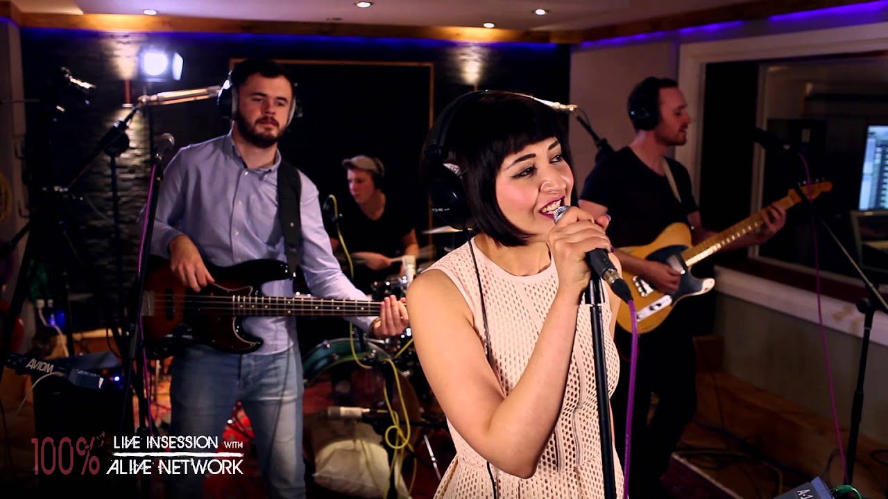 Vinyl Beats - Shake It Off / Taylor Swift (Cover) Live In Session at The Silk Mill